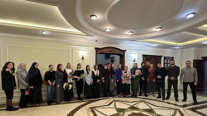 Глава Минздрава Ингушетии встретилась в Москве со студентами-медиками из региона Глава Минздрава Ингушетии встретилась в Москве со студентами-медиками из региона