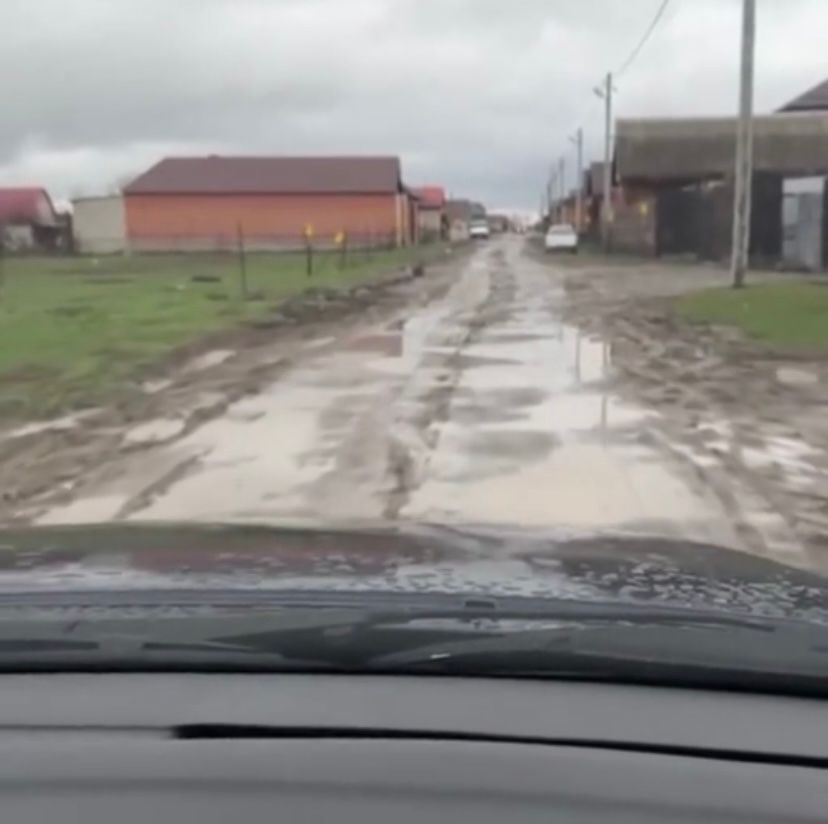 Жители Малгобека пожаловались на разбитые дороги на улице Шейха Мансура Жители Малгобека пожаловались на разбитые дороги на улице Шейха Мансура