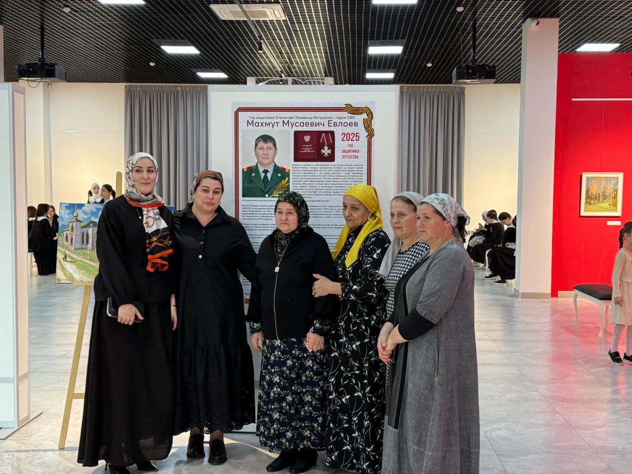 В Ингушетии открылась выставка «Дорогами мужества. Сестра героя» В Ингушетии открылась выставка «Дорогами мужества. Сестра героя»