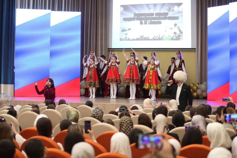 В Назрани открылась новая современная школа при участии министра просвещения РФ