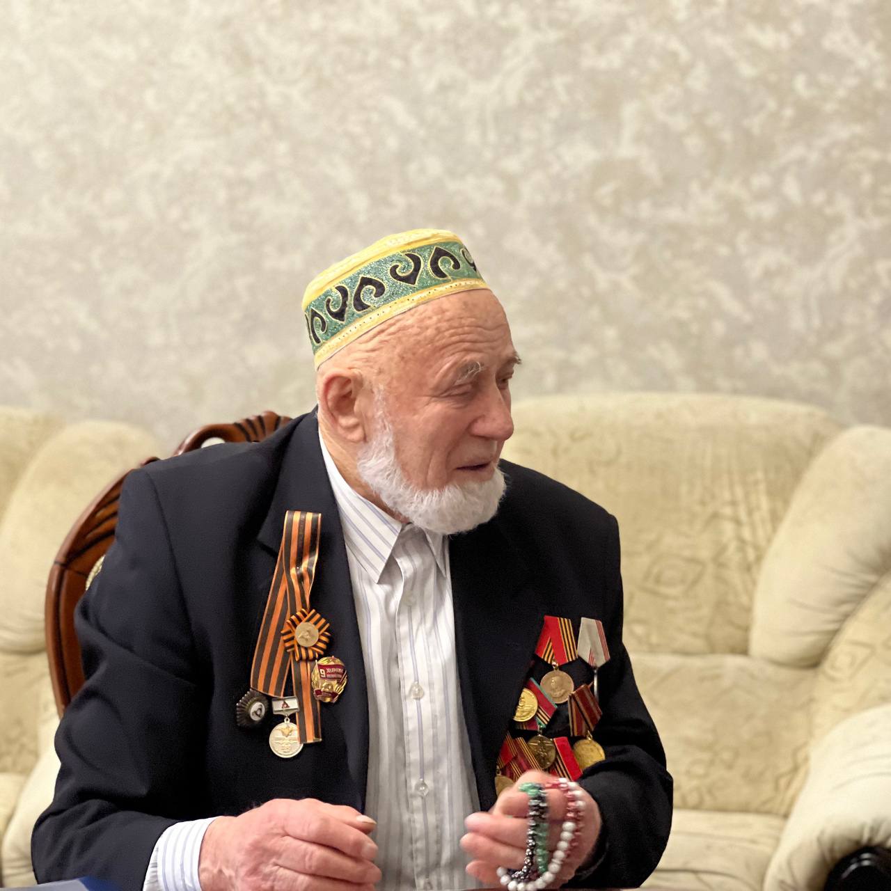 Глава Миннаца Ингушетии навестил ветерана тыла в рамках Всероссийской акции 