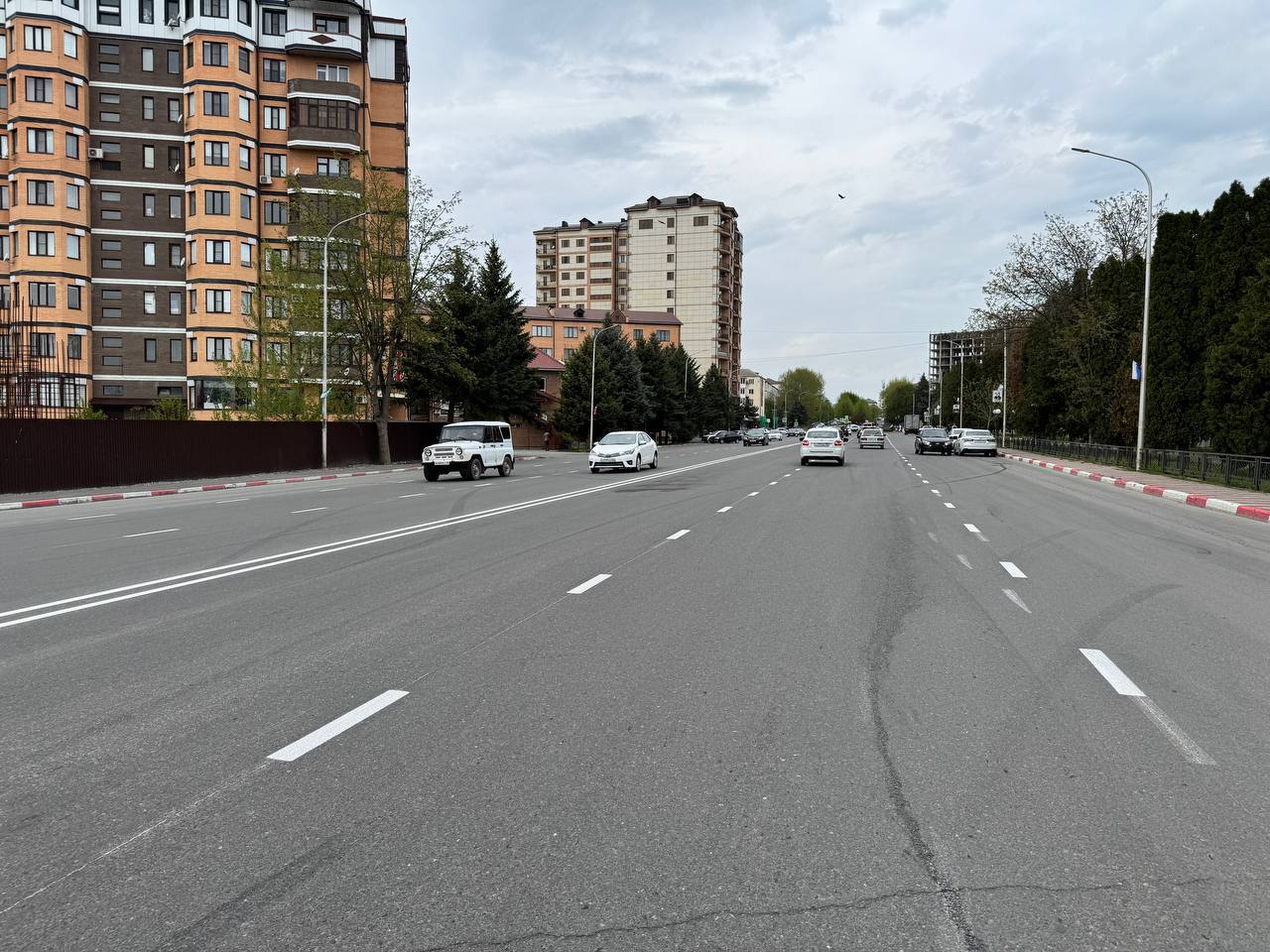 В Назрани наносят горизонтальную разметку на дорожное полотно В Назрани наносят горизонтальную разметку на дорожное полотно