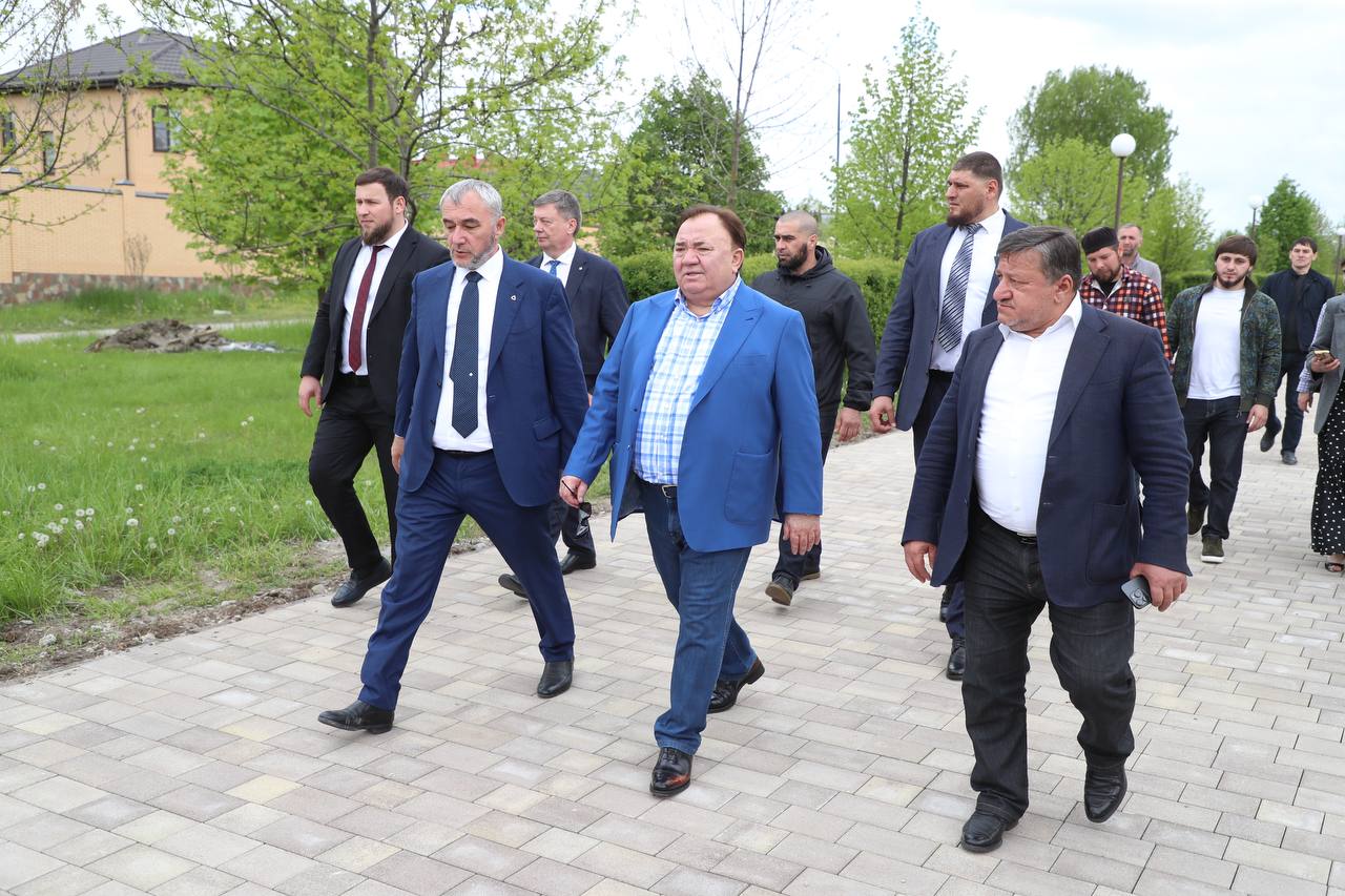 В Магасе завершается благоустройство Аллеи Победы В Магасе завершается благоустройство Аллеи Победы