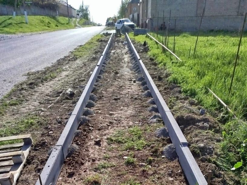 В селе Инарки Ингушетии обустраивают тротуар по улице Укурова