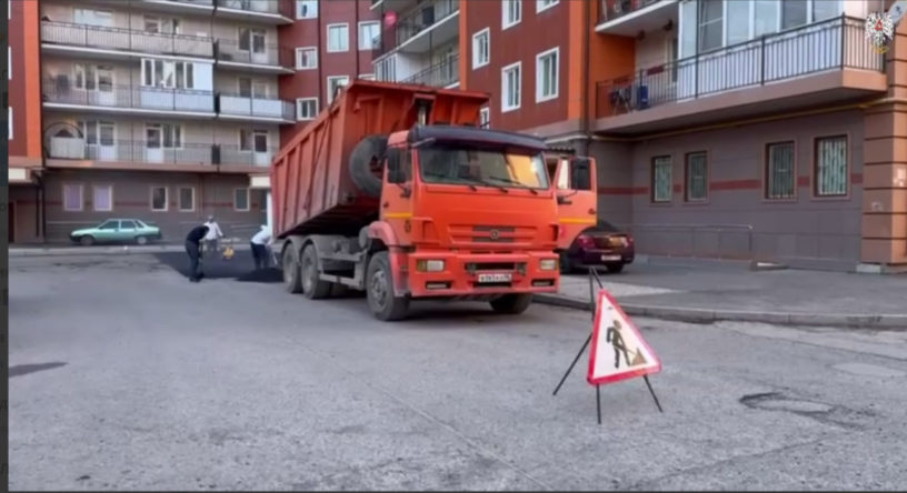 В Назрани благоустроили площадку со стоянкой на улице Новая 