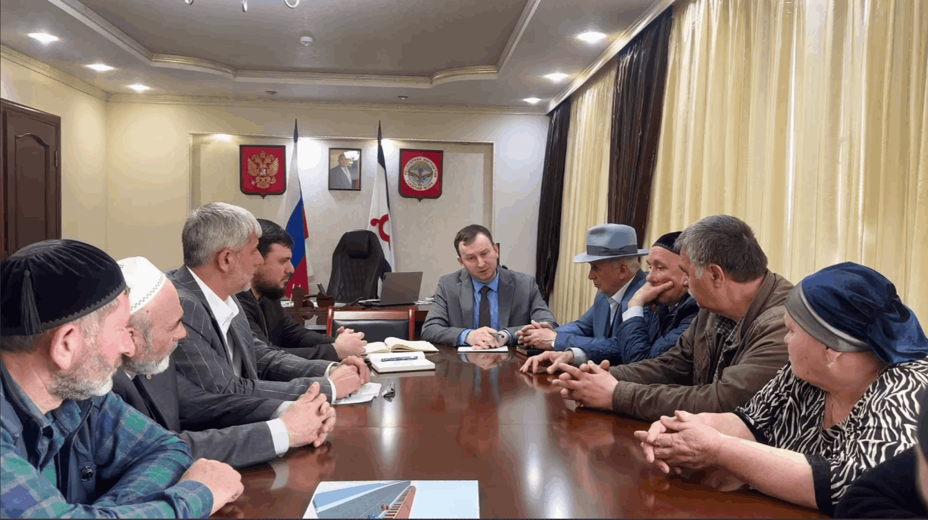 Бизнес-омбудсмен встретился с пострадавшими от пожара на рынке в Сунже Бизнес-омбудсмен встретился с пострадавшими от пожара на рынке в Сунже