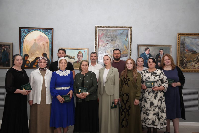 Сотрудники музея ИЗО Ингушетии и мастера ДПИ награждены юбилейными медалями