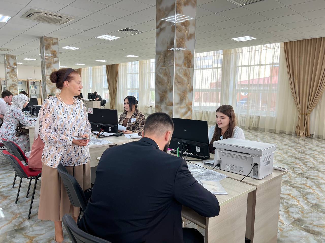 Ректор Госуниверситета Ингушетии проверила работу приемной комиссии 