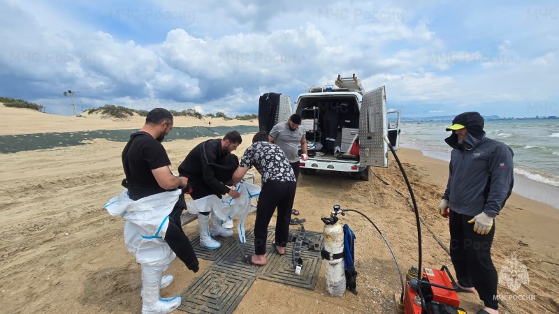 Водолазы из Ингушетии принимают участие в очистке черноморского дна от мазута Водолазы из Ингушетии принимают участие в очистке черноморского дна от мазута