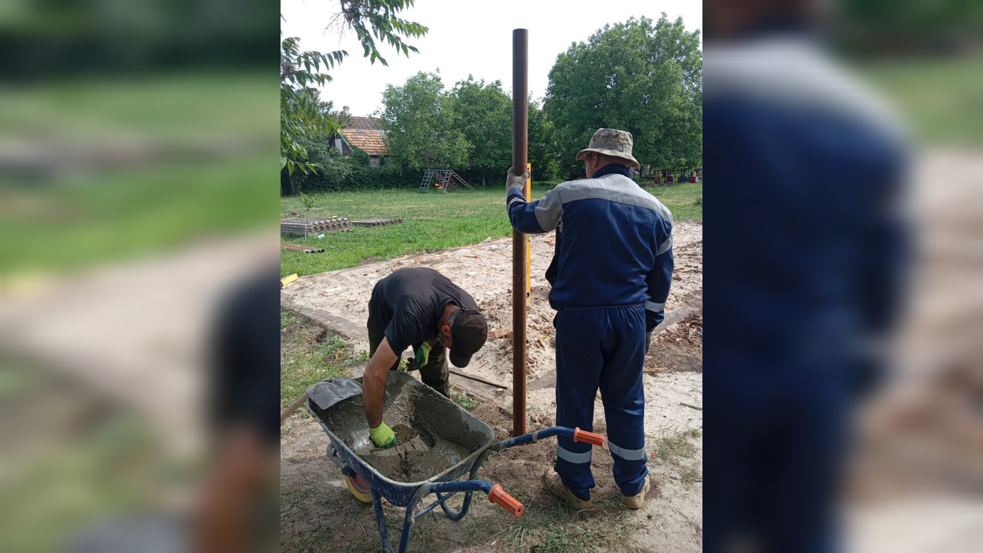 Бригада из Ингушетии благоустраивает детский сад «Ромашка» в Молочанске 