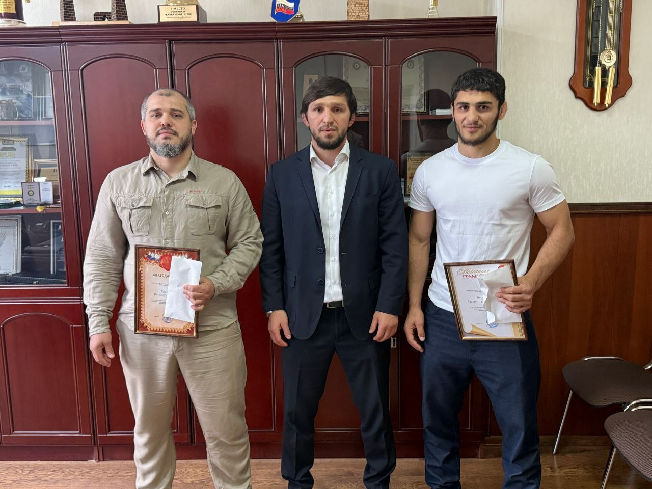 В Минспорта Ингушетии чествовали борца классического стиля Исмаила Барахоева