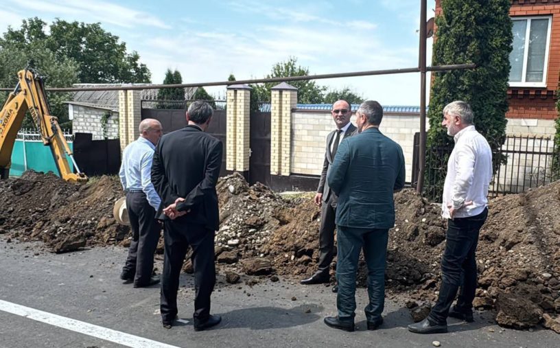В Карабулаке Ингушетии проводится замена участка ветхого водопровода