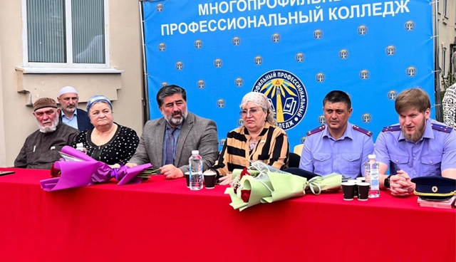 Ингушские единороссы вручили аттестаты выпускникам в рамках проекта «Новая школа»