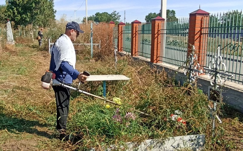 На территории христианского кладбища в Карабулаке провели субботник На территории христианского кладбища в Карабулаке провели субботник