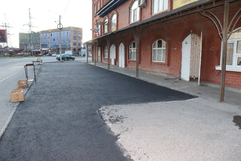 В Назрани бизнесмены благоустраивают прилегающие к торговым точкам территории В Назрани бизнесмены благоустраивают прилегающие к торговым точкам территории