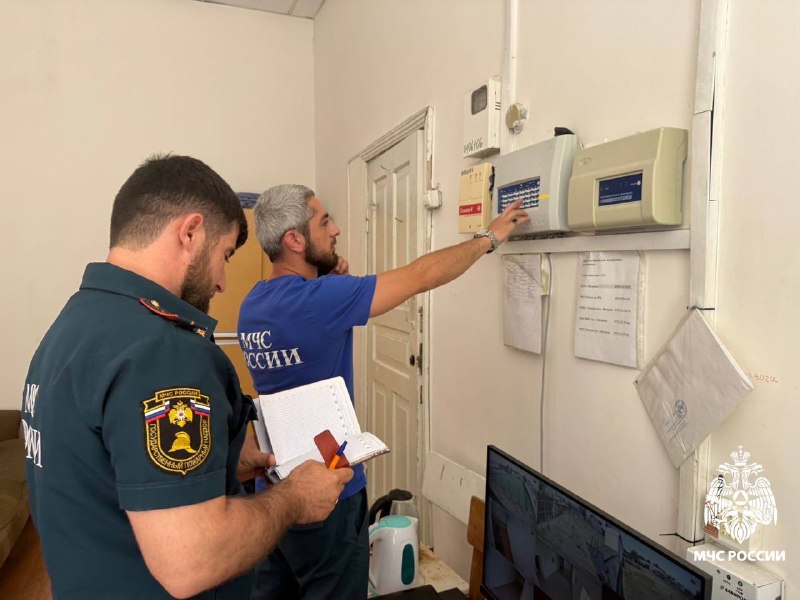 В школе Назрани сотрудники МЧС по Ингушетии провели пожарную проверку В школе Назрани сотрудники МЧС по Ингушетии провели пожарную проверку