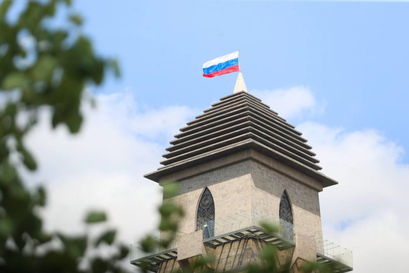 С Днем государственного флага России поздравил Глава Ингушетии 