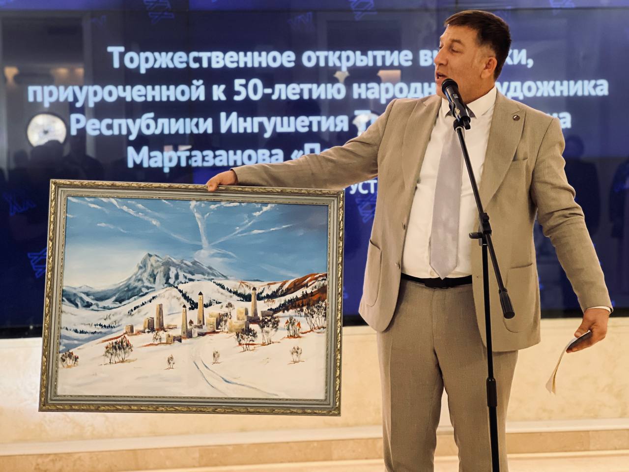 В Общественной палате России открылась выставка художника Тимура Мартазанова 