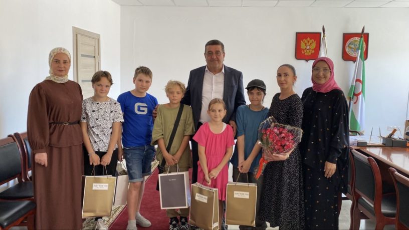 С отдыхающими в Ингушетии детьми из Калининграда встретился мэр Малгобека