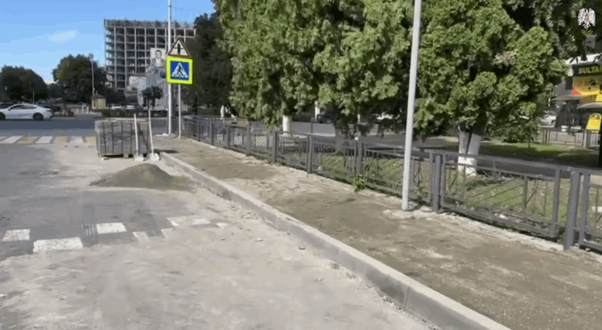 В Назрани на проспекте Базоркина начались работы по устройству нового тротуара В Назрани на проспекте Базоркина начались работы по устройству нового тротуара