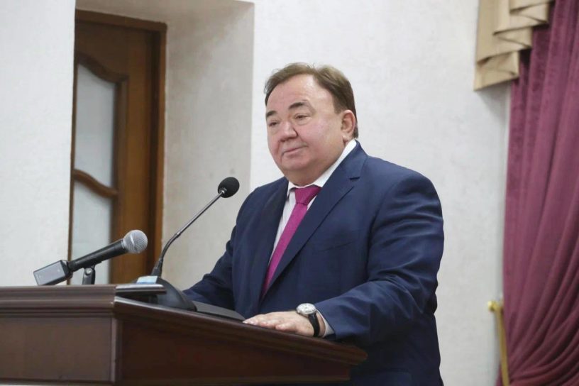 Калиматов вручил награды победителям турнира по плаванию среди сотрудников ФСБ