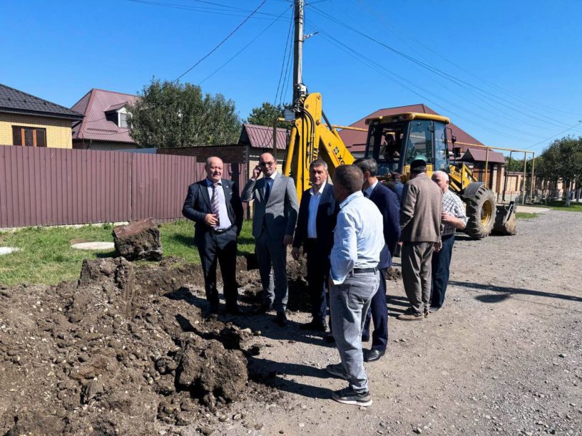 В Карабулаке Ингушетии идут работы по замене водопровода по улице Ахриева В Карабулаке Ингушетии идут работы по замене водопровода по улице Ахриева