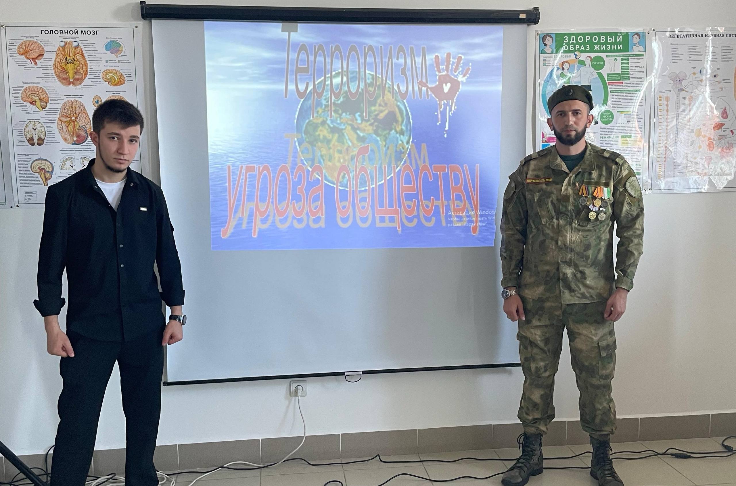 В Назрани ветеран СВО провел со студентами антиэкстремистское мероприятие В Назрани ветеран СВО провел со студентами антиэкстремистское мероприятие