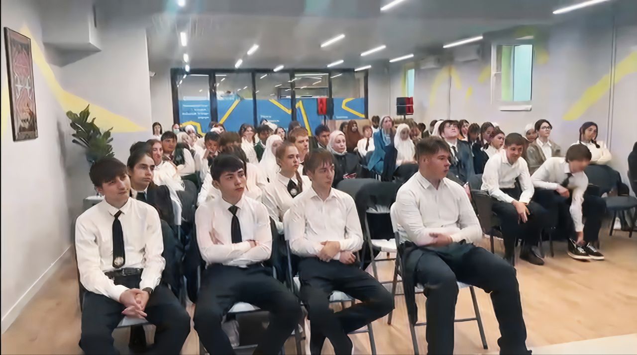 О кибербуллинге рассказали школьникам резиденты «Инсайт люди» в Магасе