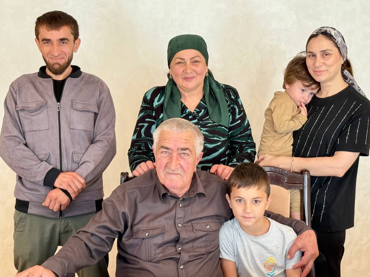 Глава Ингушетии поздравил семью Мархиевых с победой во Всероссийском конкурсе Глава Ингушетии поздравил семью Мархиевых с победой во Всероссийском конкурсе