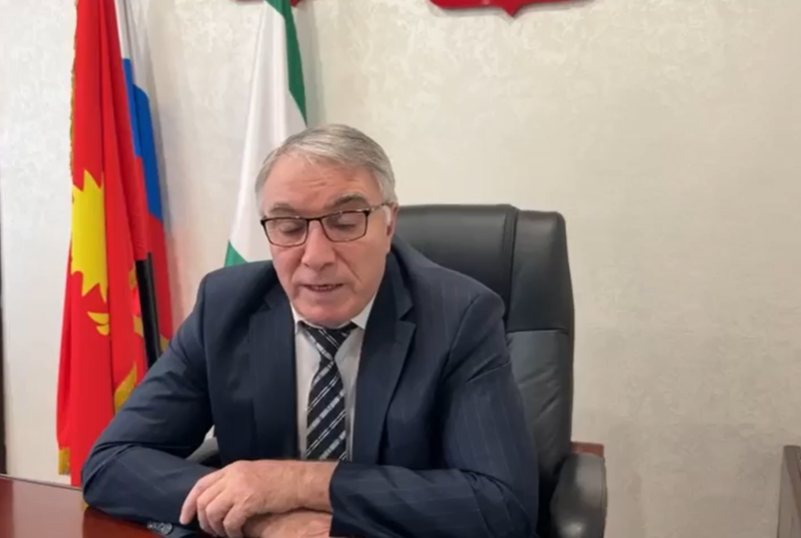 Ингушские единороссы проводят флешмоб «Голос Есенина» 