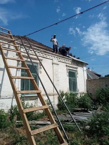Ингушские строители отремонтировали крышу библиотеки в Молочанске Запорожья