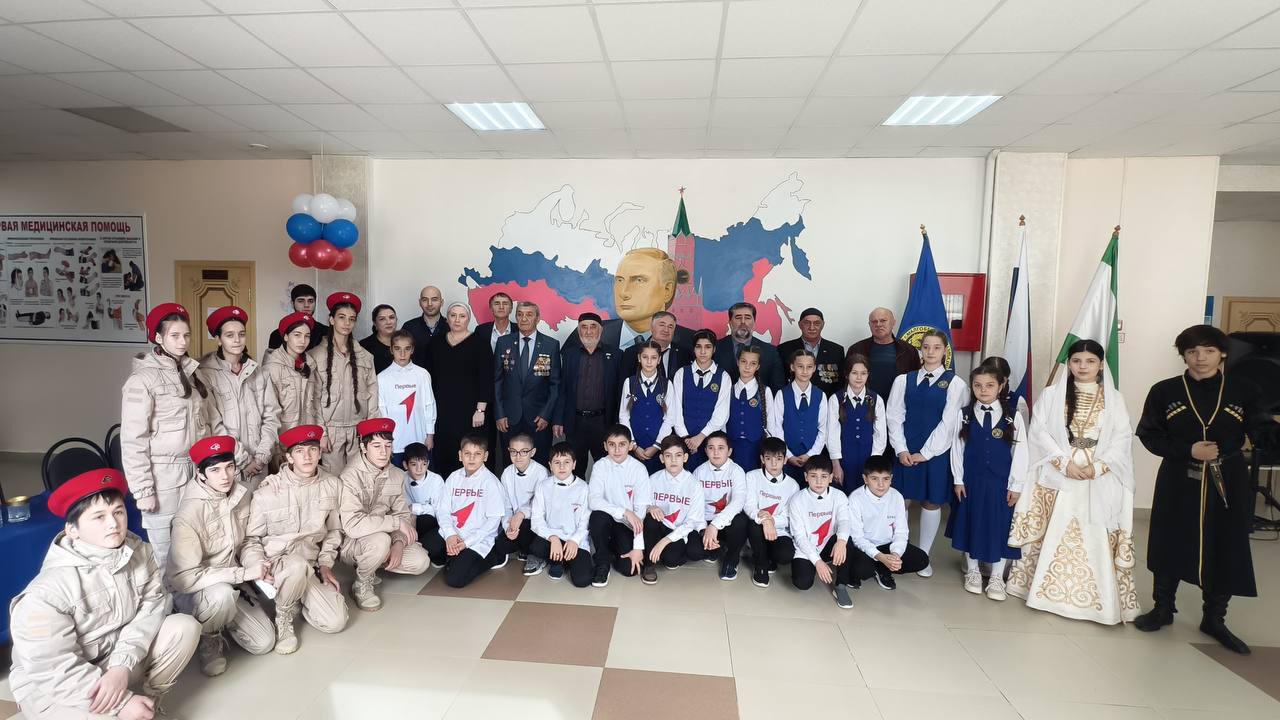Мурал с изображением Президента России открыли в школе Малгобека