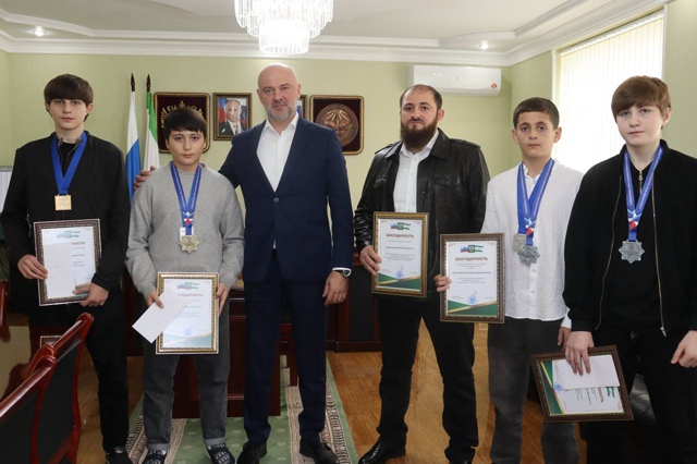 В Назрани чествовали победителей и призеров мирового первенства по шахбоксу