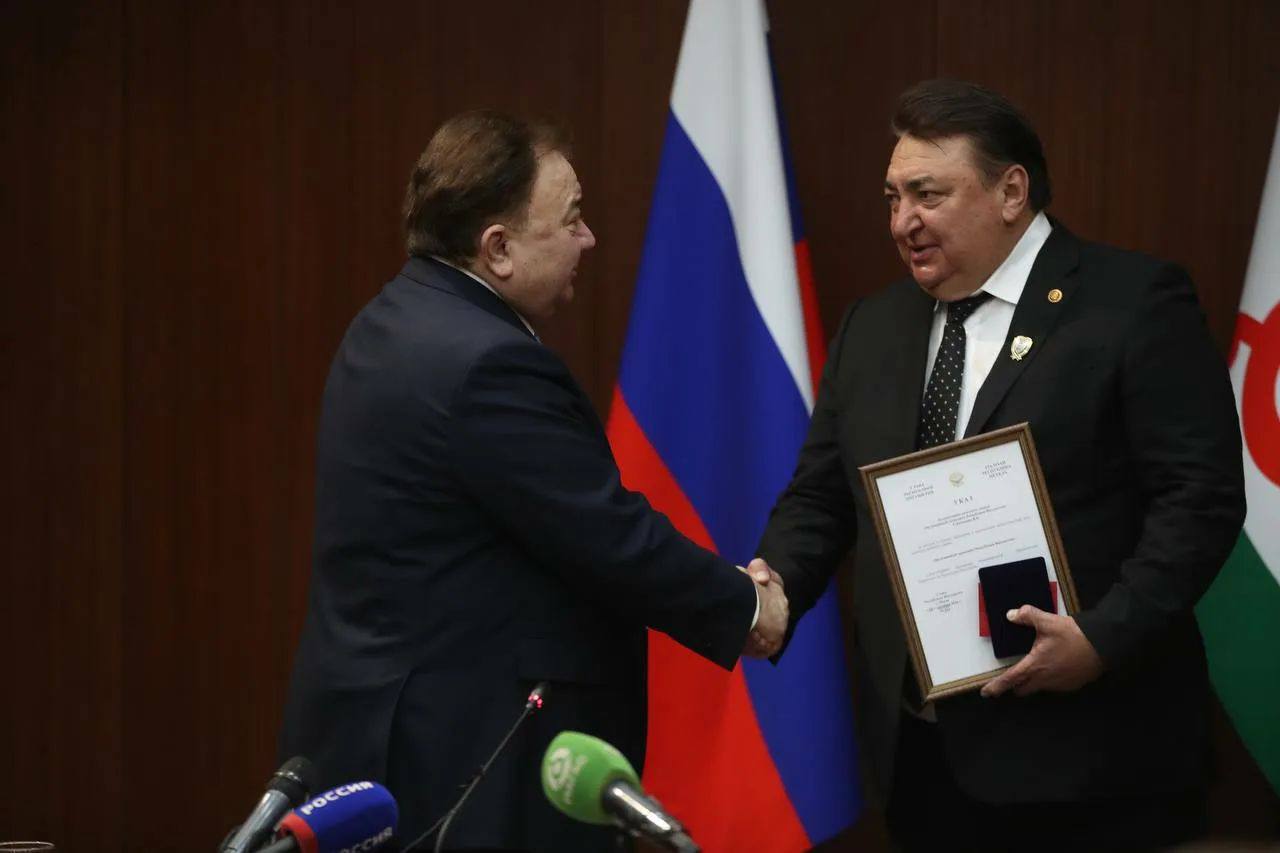 Калиматов поздравил Владимира Сластенина с Днем рождения