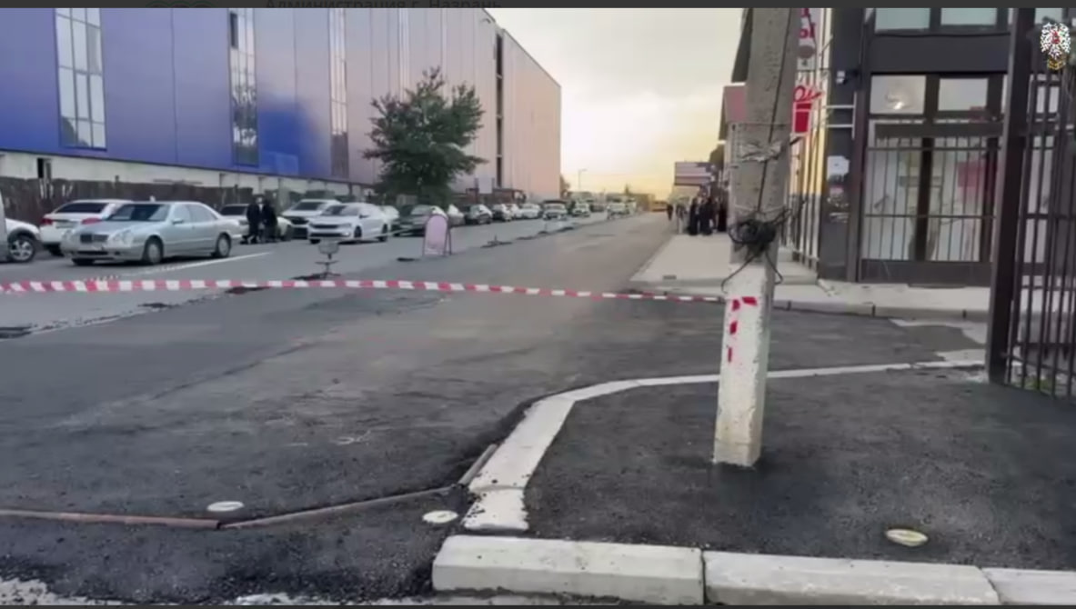 В Назрани преобразили территорию вокруг торговых объектов на улице Фабричной В Назрани преобразили территорию вокруг торговых объектов на улице Фабричной