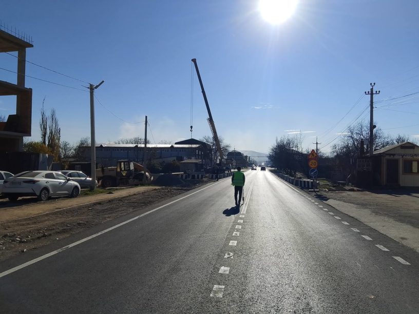 Общественные контролёры проверили ход ремонта моста в Карабулаке