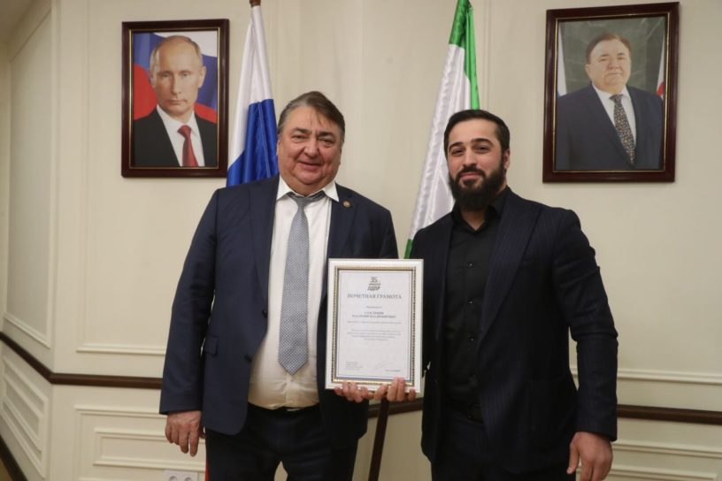 Премьер-министру Ингушетии передали Почетную грамоту от лидера ЛДПР 