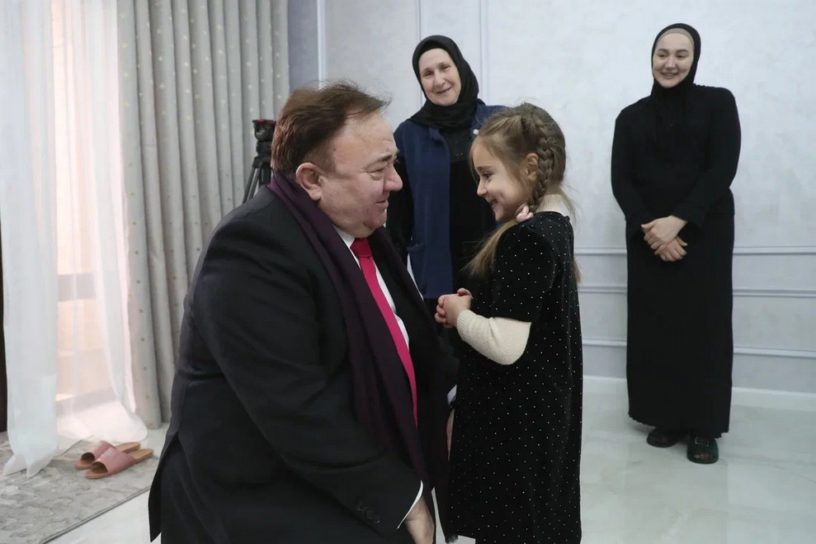 Глава Ингушетии навестил родных Героя России Мустафы Бокова 