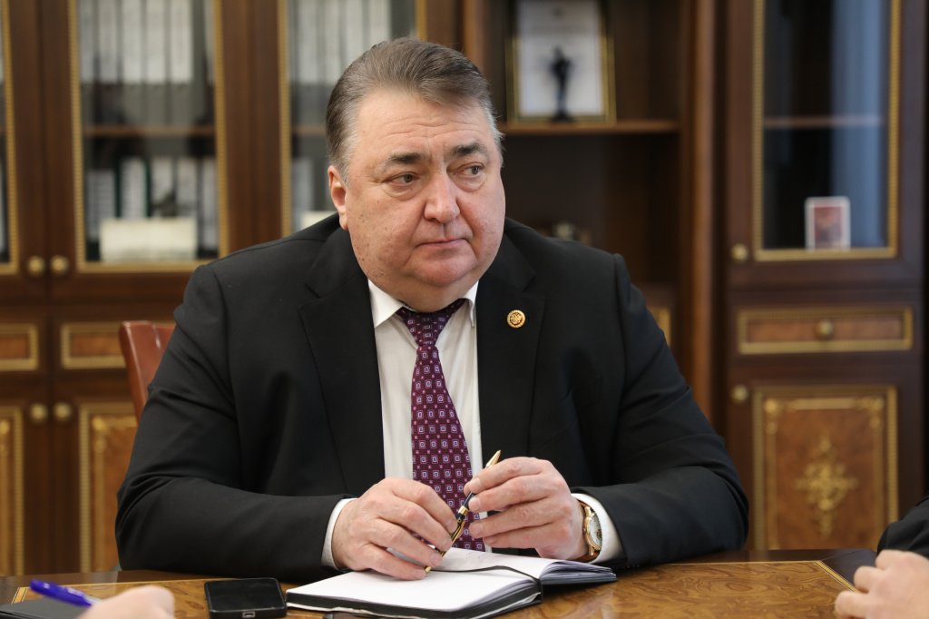 Премьер-министр Ингушетии поздравил банковских работников с праздником Премьер-министр Ингушетии поздравил банковских работников с праздником