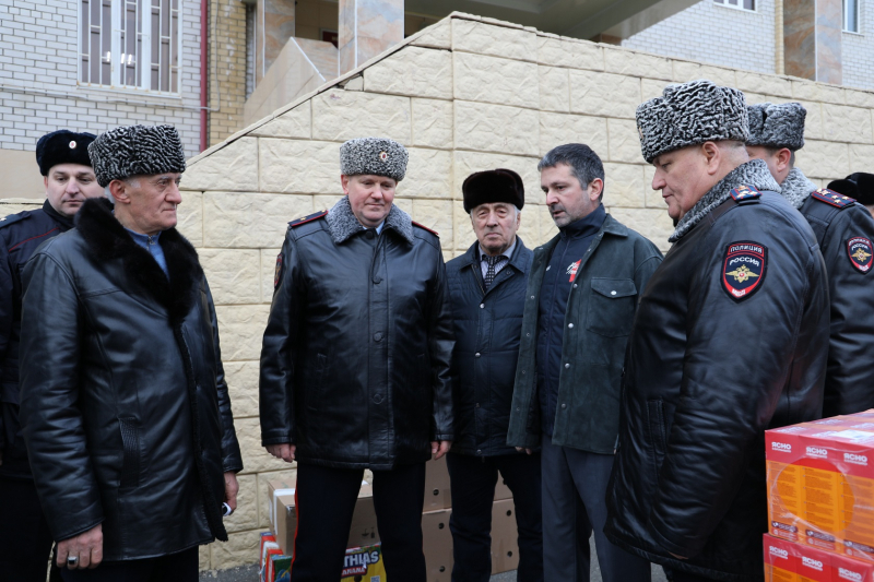 Полицейские Ингушетии передали очередной груз гуманитарной помощи бойцам СВО 