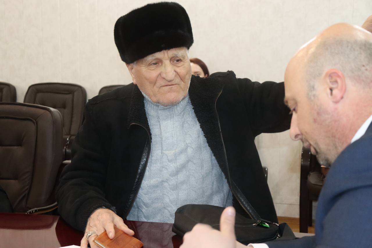 В мэрии Назрани рассмотрели обращения граждан и приняли оперативные решения 