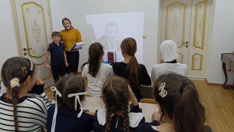 В селе Долаково Ингушетии отметили юбилей журналиста и писателя Хусейна Плиева