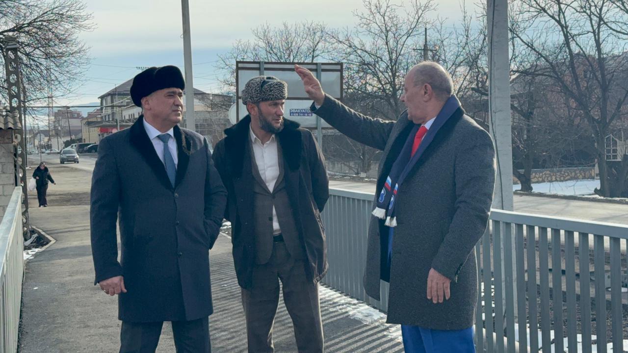 Участники партийного десанта в Ингушетии оценили капремонт моста в Карабулаке Участники партийного десанта в Ингушетии оценили капремонт моста в Карабулаке