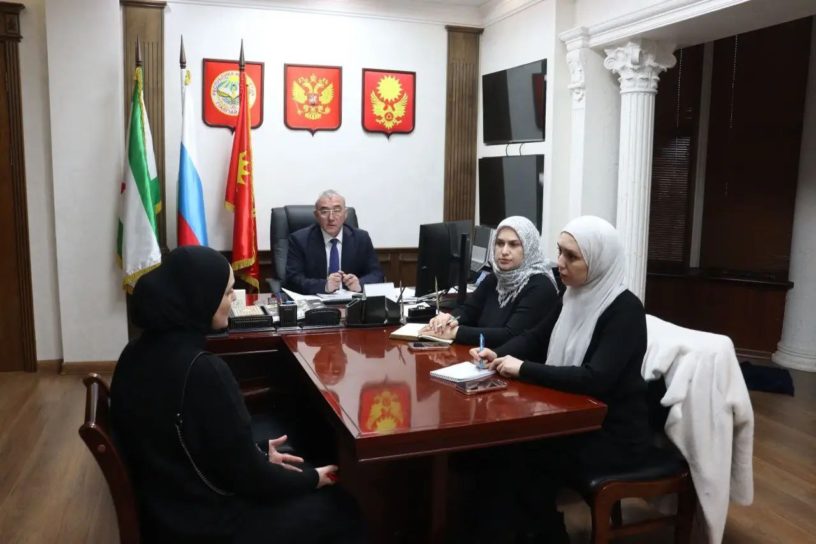 Мэр Магаса встретился с семьями погибших участников СВО