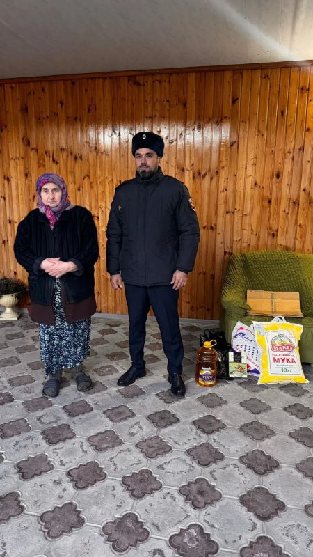 Полицейские Магаса оказали продуктовую помощь семьям погибших коллег Полицейские Магаса оказали продуктовую помощь семьям погибших коллег