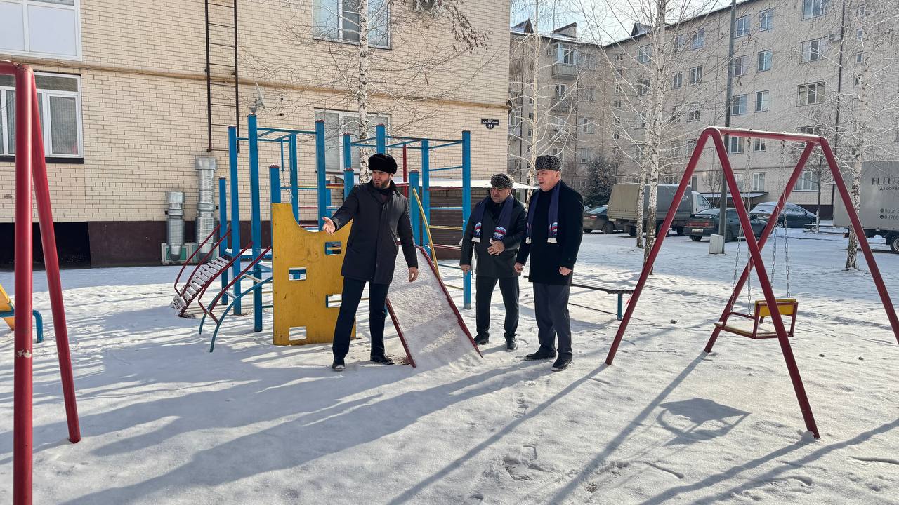 Качество новых детских площадок проинспектировали в Магасе