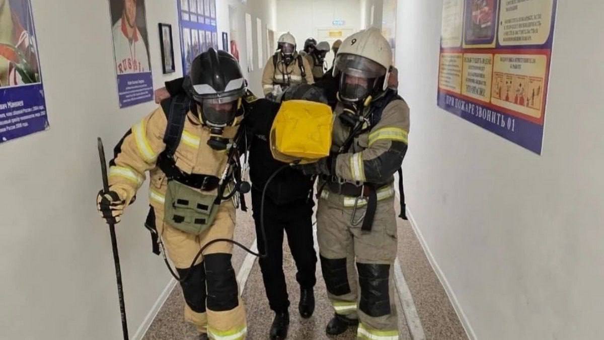 В Ингушетии в ходе учений ликвидировали условный пожар в школе