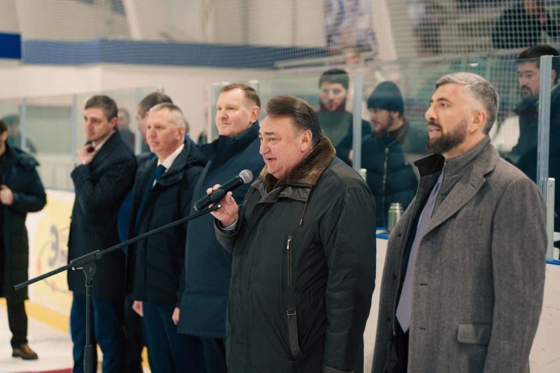 «Газпром межрегионгаз Назрань» продолжает оказывать поддержку юным хоккеистам 