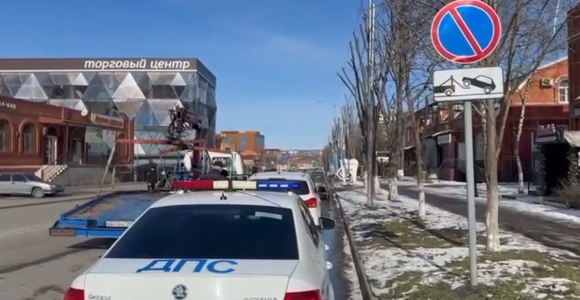 В Назрани администрация города и ГИБДД провели совместный рейд 