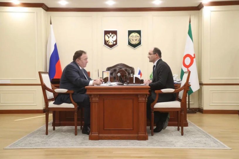 Глава Ингушетии обсудил итоги 2025 года с мэром Карабулака